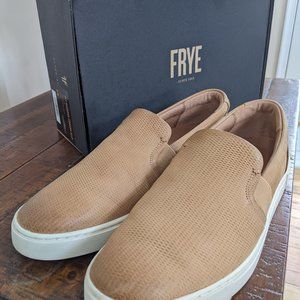 Size 9 Frye Tan Diamond emboss slip